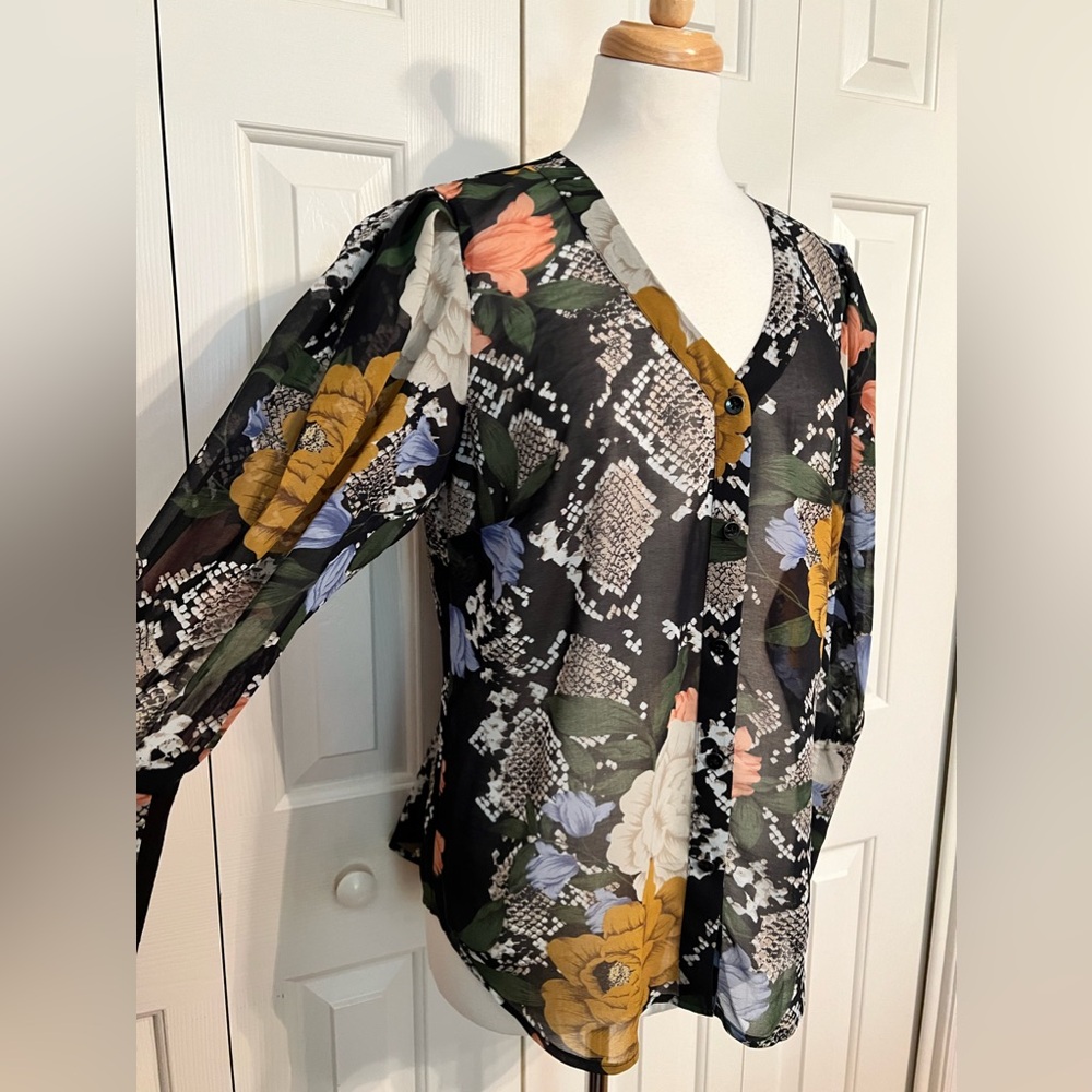 CAbi Snake Charmer Floral Button Down Blouse Size Medium - Picture 7 of 10